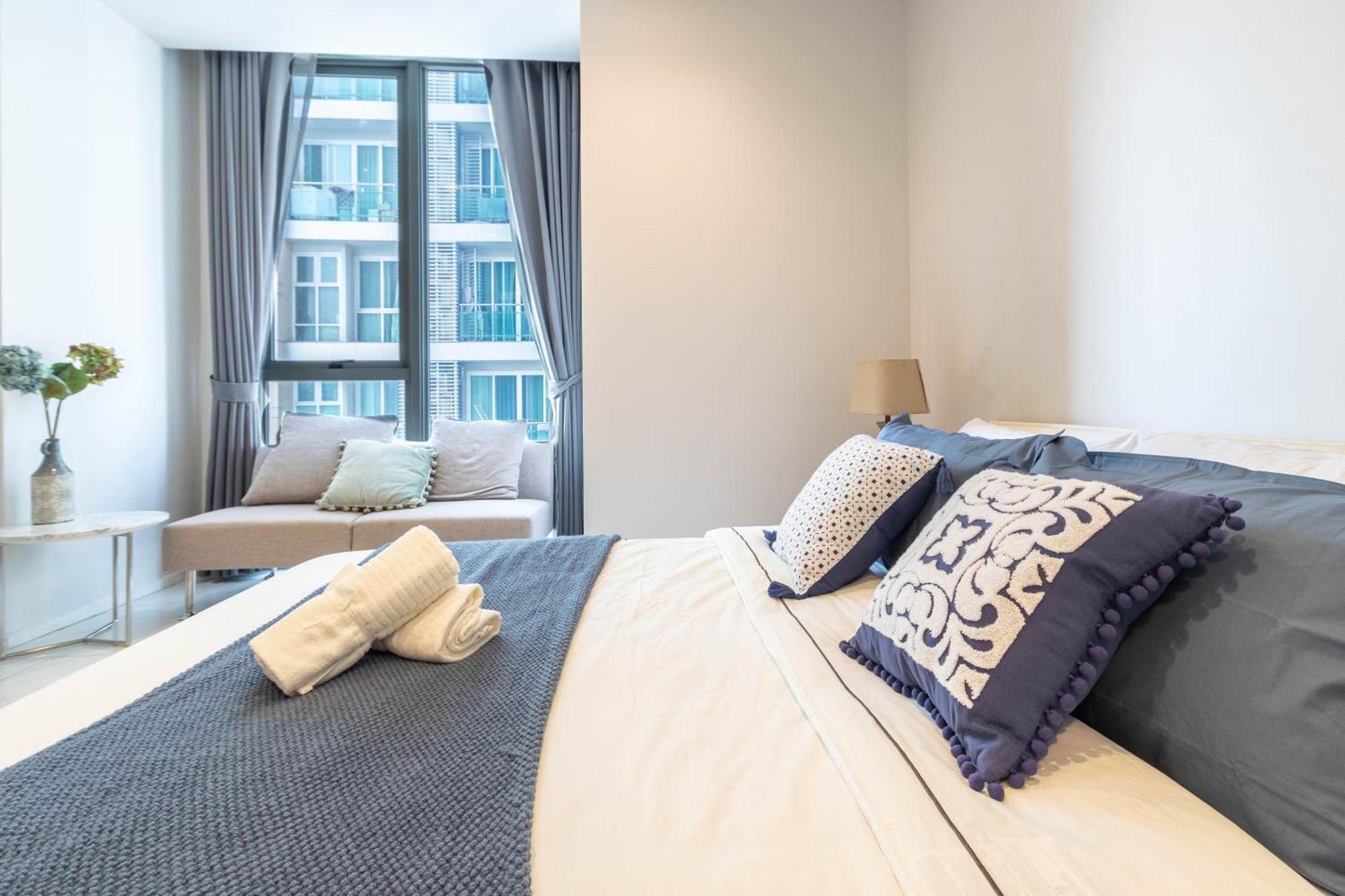 Hyde Sukhumvit 11 Branded Suites Bangkok Exterior photo