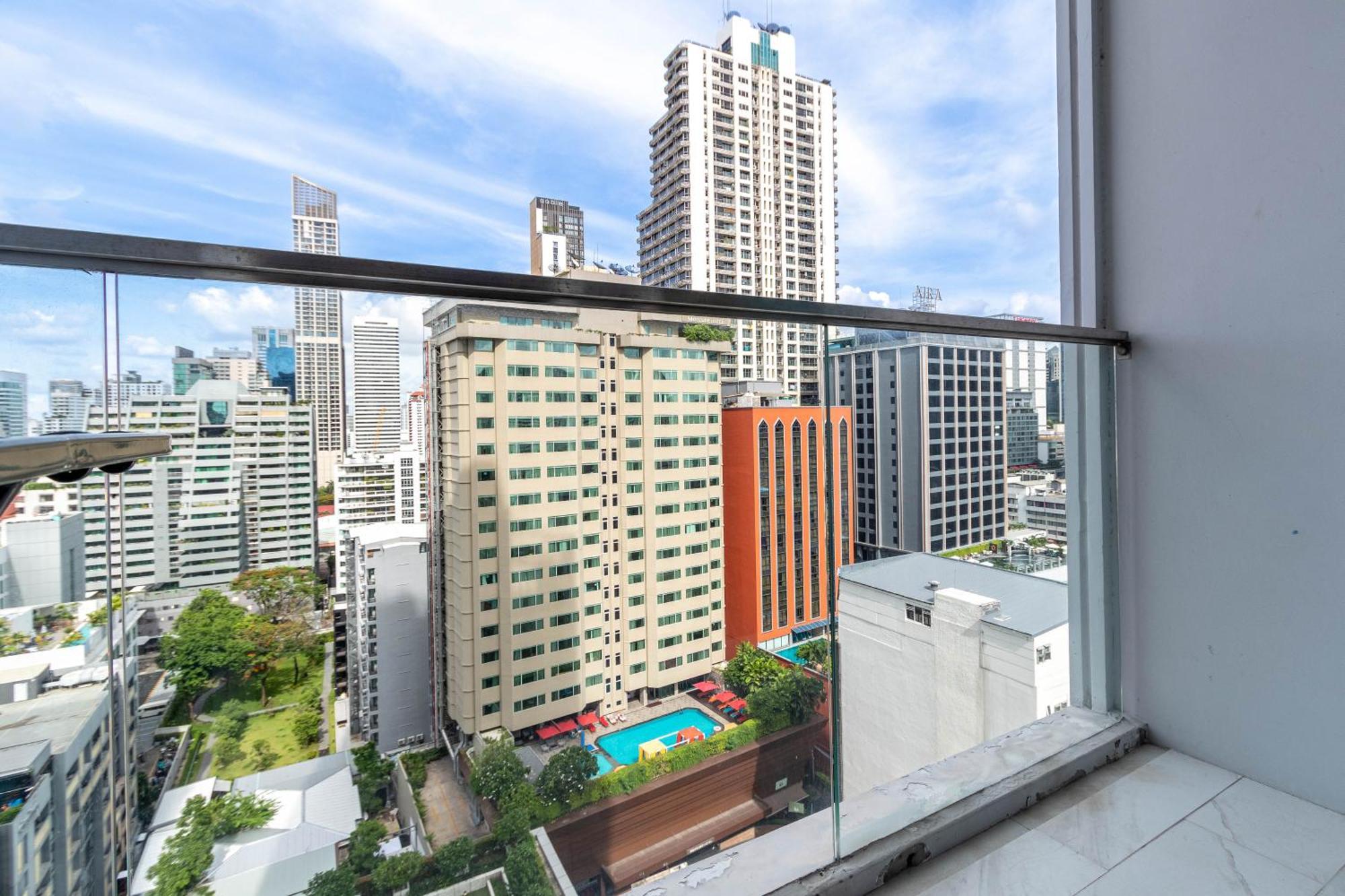 Hyde Sukhumvit 11 Branded Suites Bangkok Exterior photo